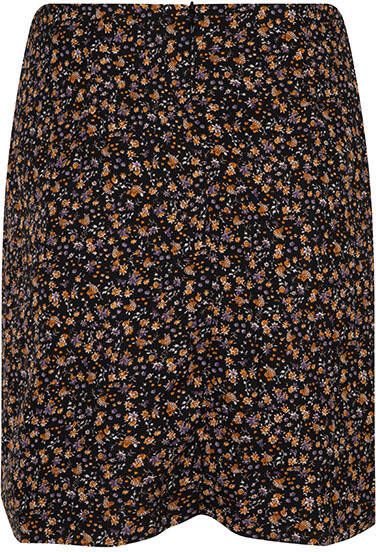 Lofty Manner | fiona/geel